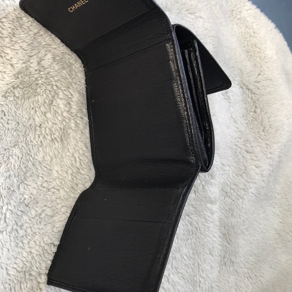 *SOLD* Authentic Chanel W-lock caviar wallet - Picture 5 of 8